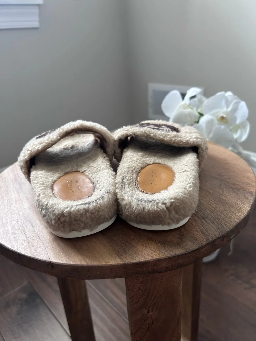 Gucci Cream Fuzzy Kids Slide Sandals with Brown Logo Accent